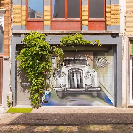 Local In Charming Zuid Area *