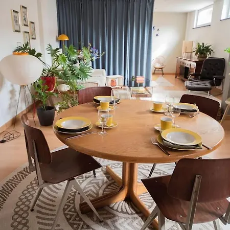 Local In Charming Zuid Area *